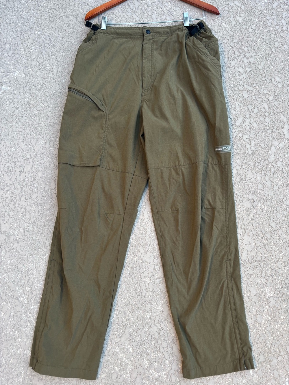 REI Men’s Green Nylon Hiking Cargo Pants Size M Zip Pockets Ankle Zips